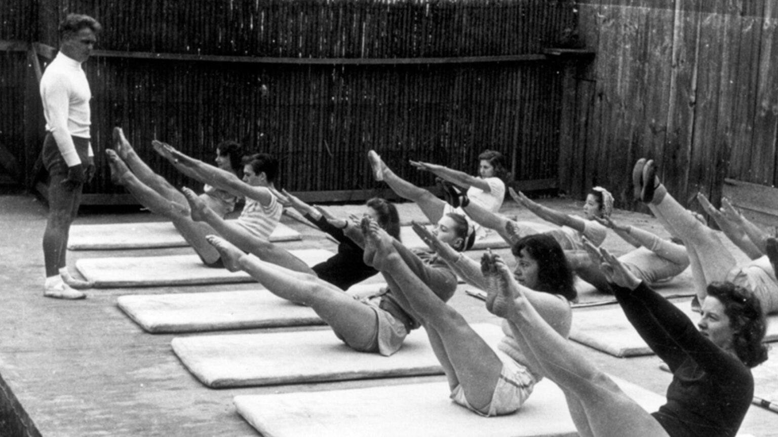 Quién fue Joseph Pilates y cómo creó el popular método de entrenamiento
